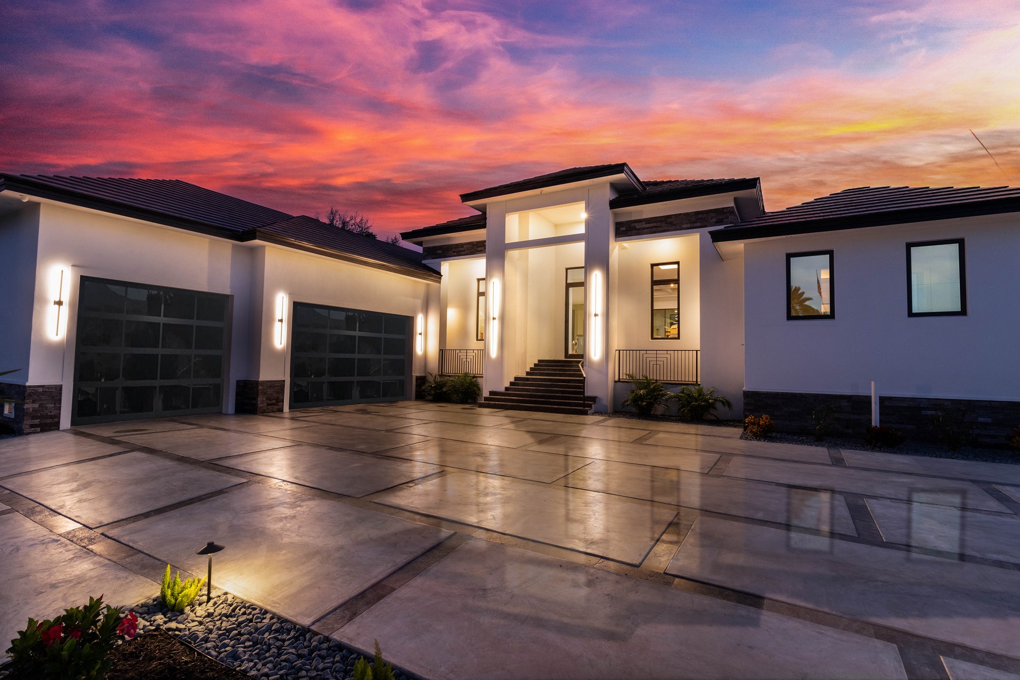 Twilight sunset real estate photography Naples FL pool exterior by TrueVision Photography