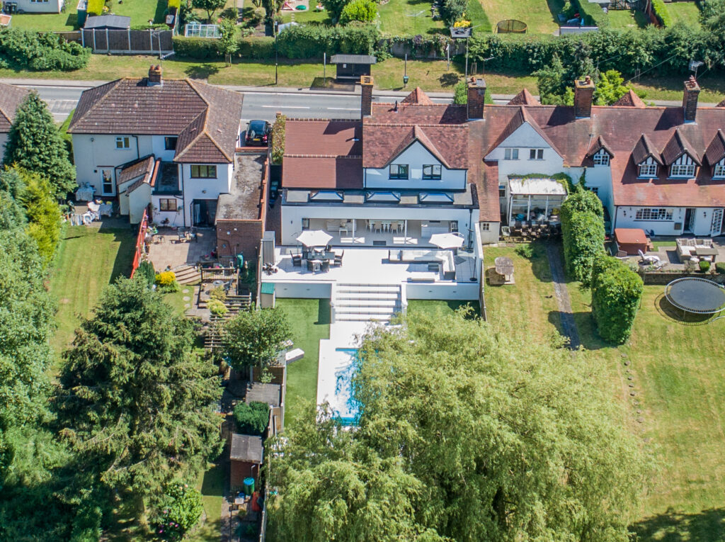 How Aerial Photography Enhances Waterfront Home Listings in Naples 2 Key Benefits of Aerial Photography for Waterfront Homes